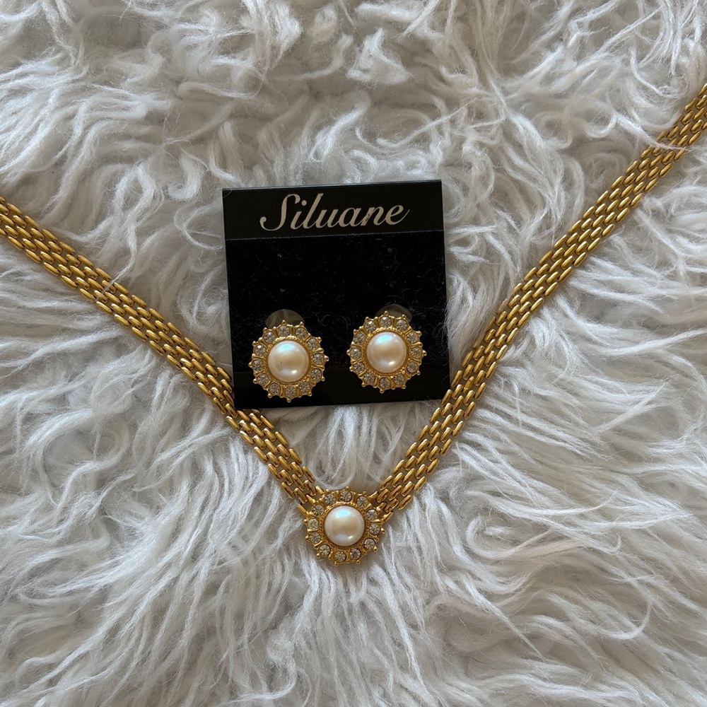 Gold and Pearl Jewelry Set